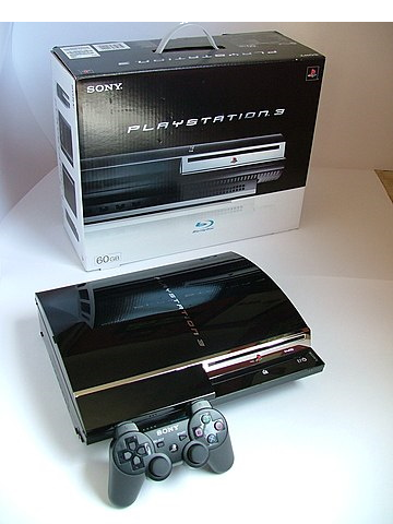 Une PlayStation 3 avec sa boîte et une manette Sixaxis